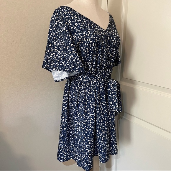 SHEIN | Floral flouncy sleeve dress - Picture 4 of 13